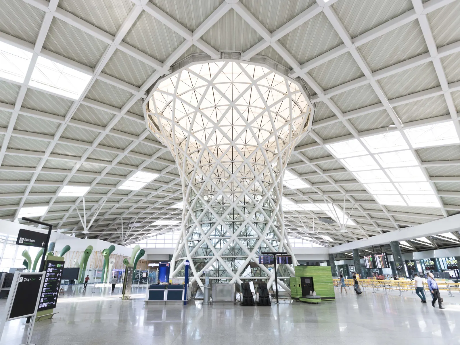 The domestic terminal at İzmir Adnan Menderes Airport, under its white lattice skylight column